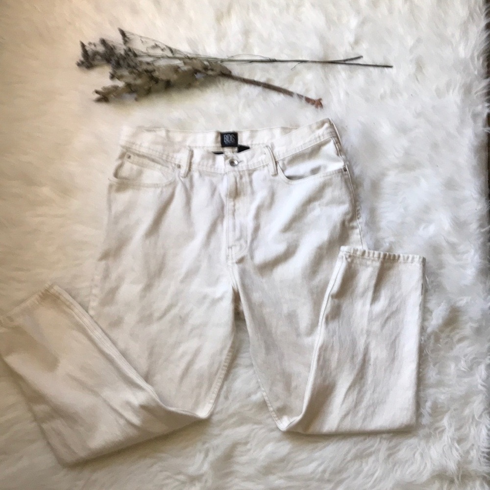 White BDG Jeans. Dad Fit